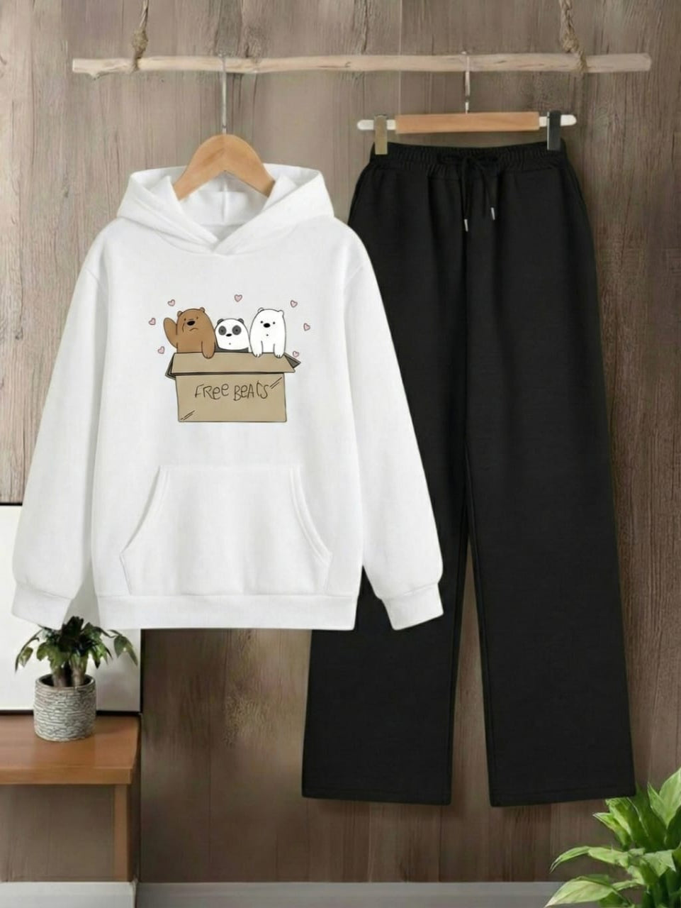 WHITE HOODIE FREE BEAR - BLACK FLAPPER