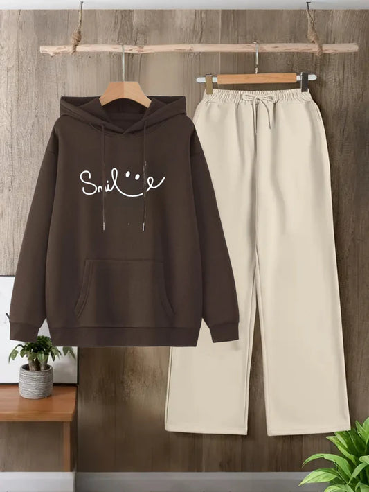 BROWN HOODIE SMILE - BEIGE FLAPPER