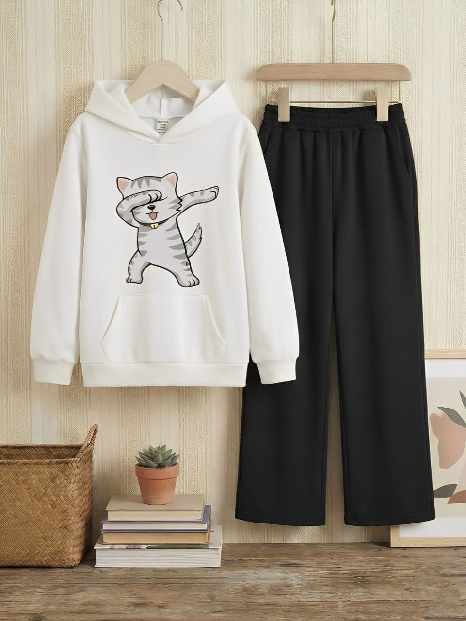 WHITE HOODIE CAT - BLACK FLAPPER